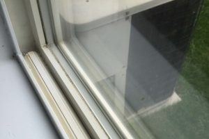 Clean window tracks
